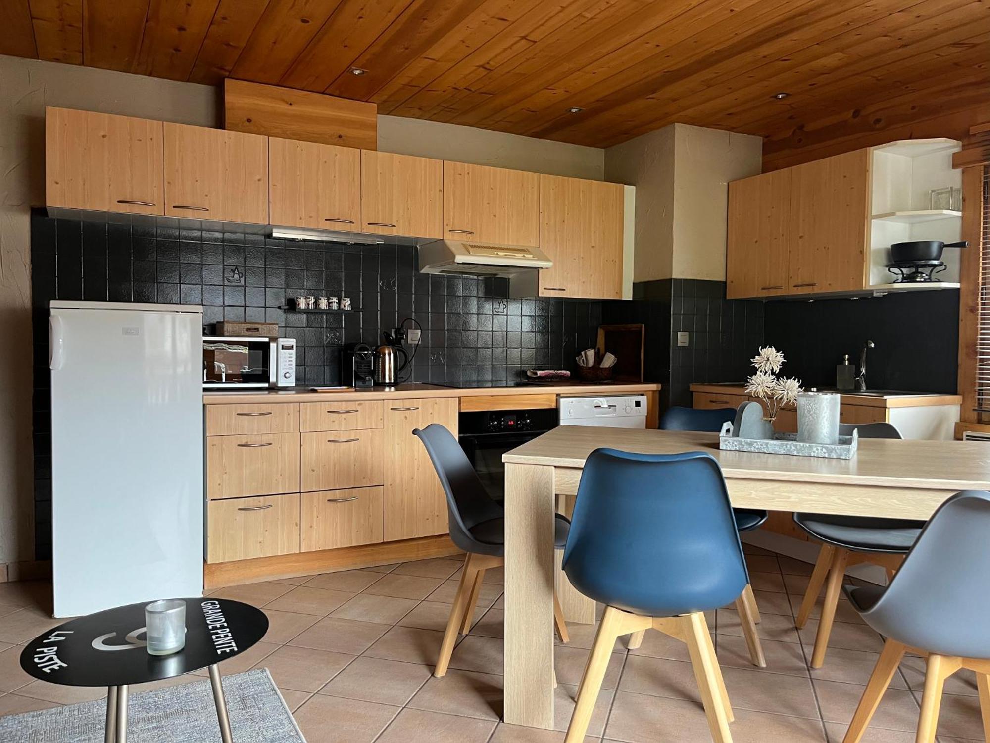 Appartement Lapreski, Spacieux, Proche Lac D'Annecy, Randonnees Montagne Thones Exterior photo